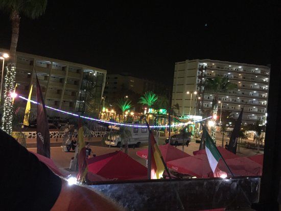 el Centro Comercial Aguila Roja